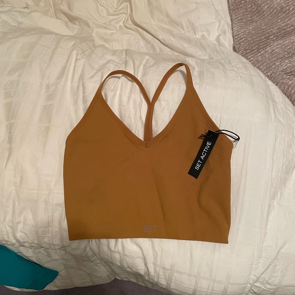 Set Active ribbed V sports bra. Size Medium. NWT - Picture 3 of 6